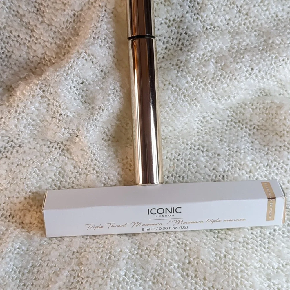 ICONIC London Triple Threat Mascara in Black, 9ml/0.30fl oz - Picture 9 of 10